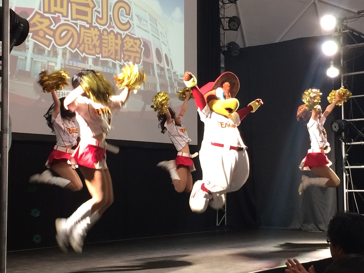 東北ゴールデンエンジェルスとクラッチのオープニングダンス